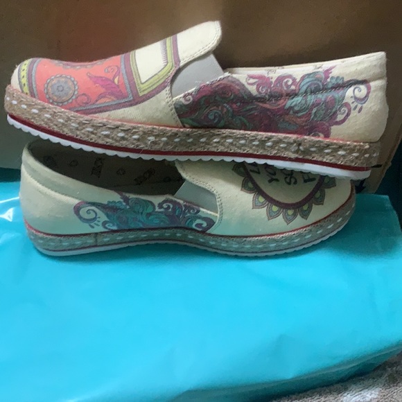 Goby Slip On Shoes - Picture 3 of 8